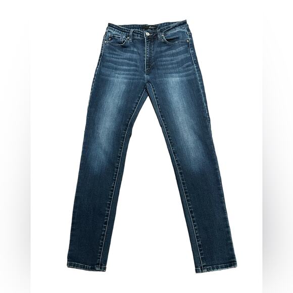 KanCan Women’s 28 x 29 Straight Jeans with Lined Interior - Picture 1 of 9